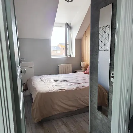 Reseda Appartement, 50 M De La * אולט