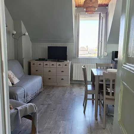 Reseda Appartement, 50 M De La * אולט
